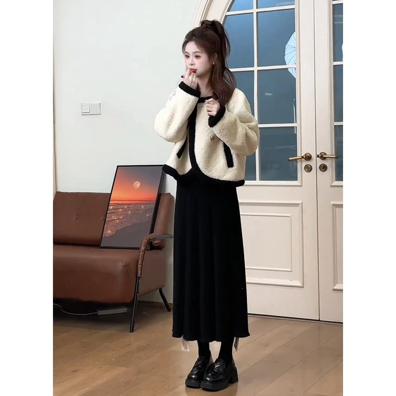 2025秋冬高级感别致撞色拼接保暖外套遮胯半身裙俏皮简约两件套女