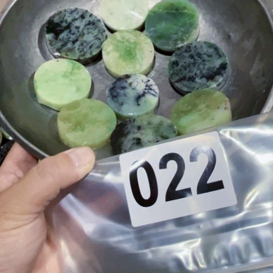 未镶嵌蛇纹石玉珠宝奇石