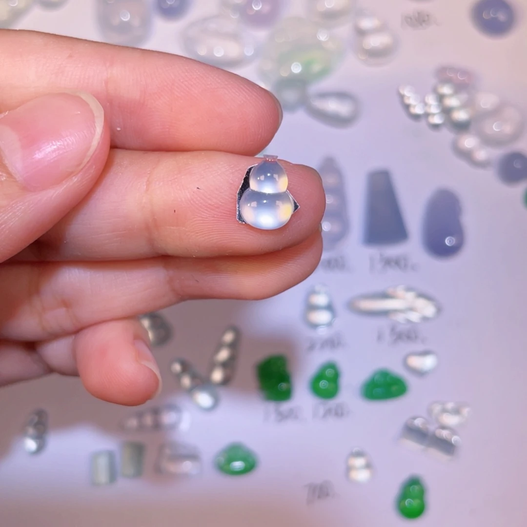 翡翠未镶嵌颈饰裸石