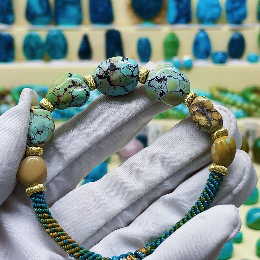 绿松石颈饰未镶嵌