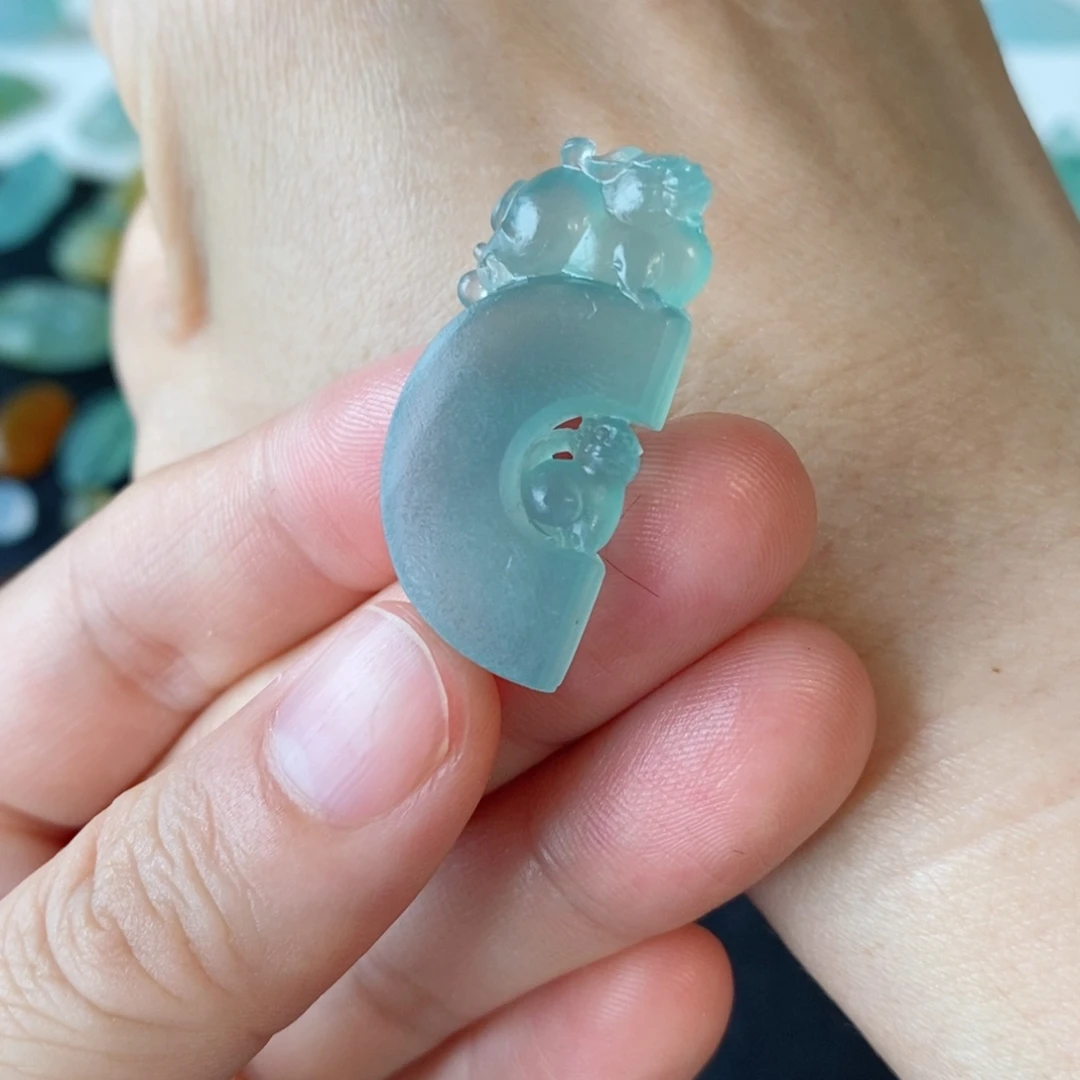 未镶嵌定制翡翠半扣