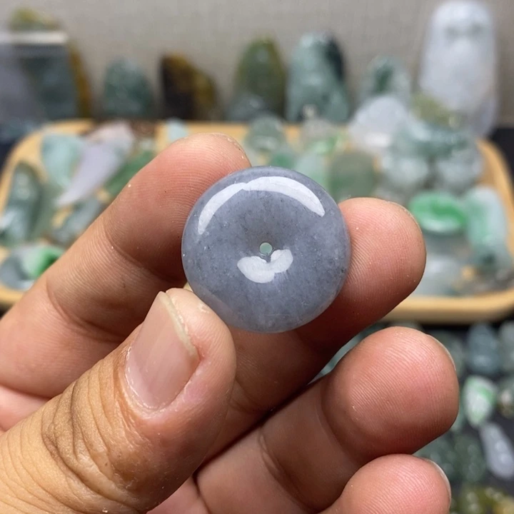 颈饰未镶嵌翡翠平安扣