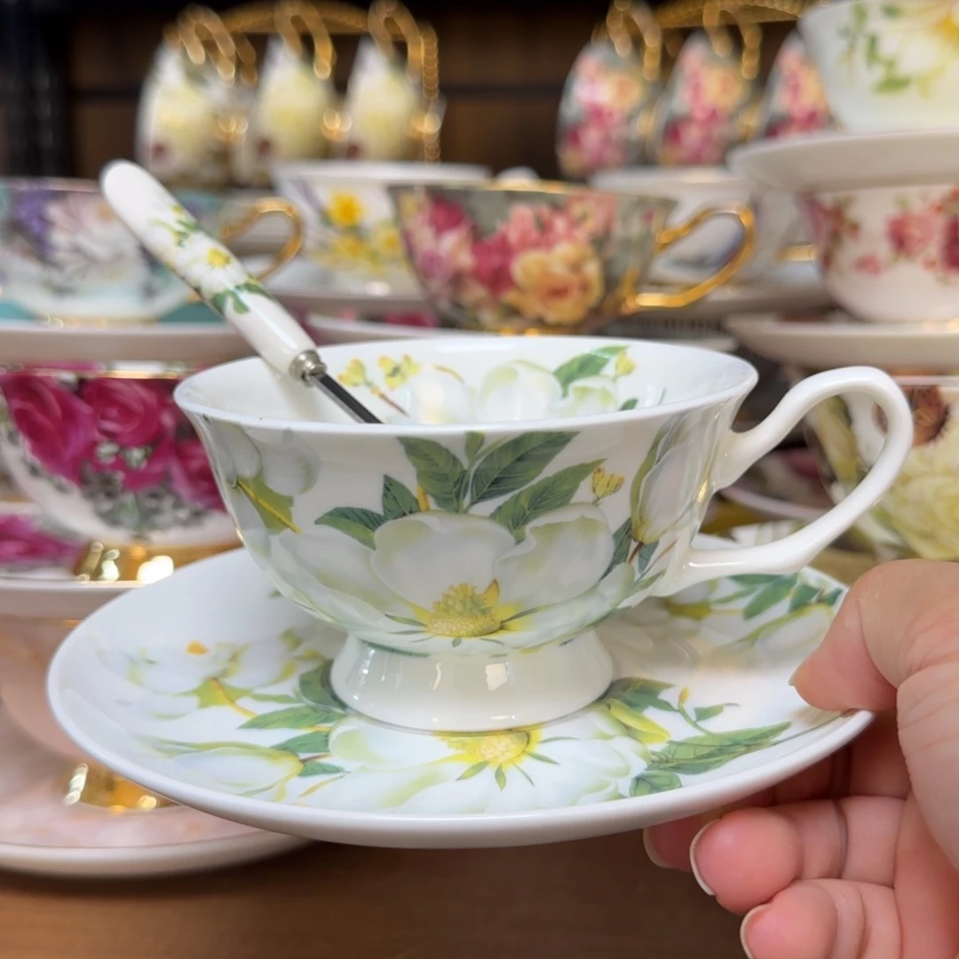 45%以上骨粉骨瓷素雅茶花一杯一碟一勺快递装（拍两套送杯架）