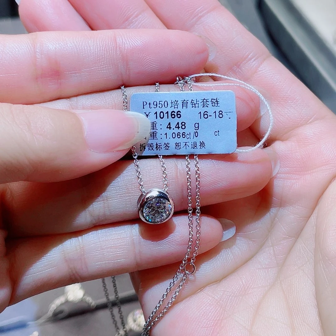 铂Pt950镶嵌实验室培育钻石殷****?1克拉泡泡项链