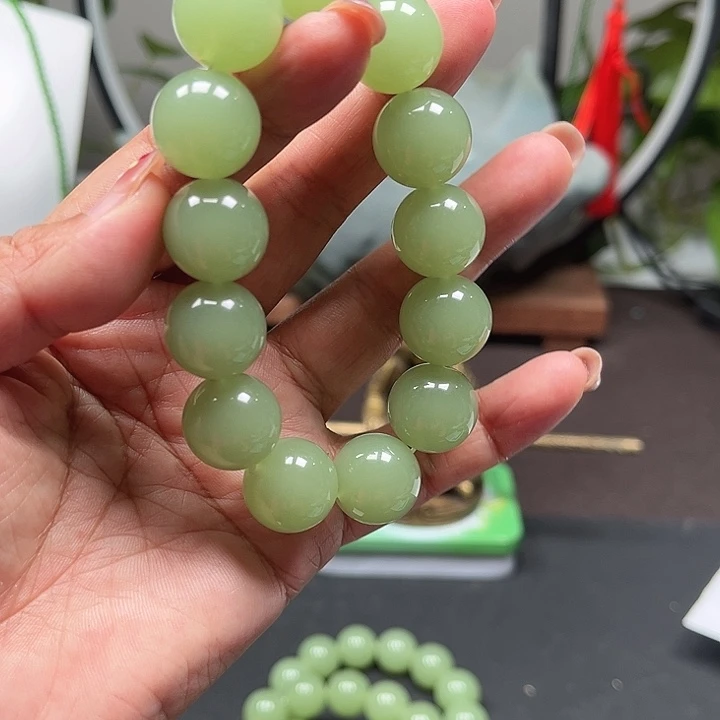 和田玉（黄玉）未镶嵌颈饰