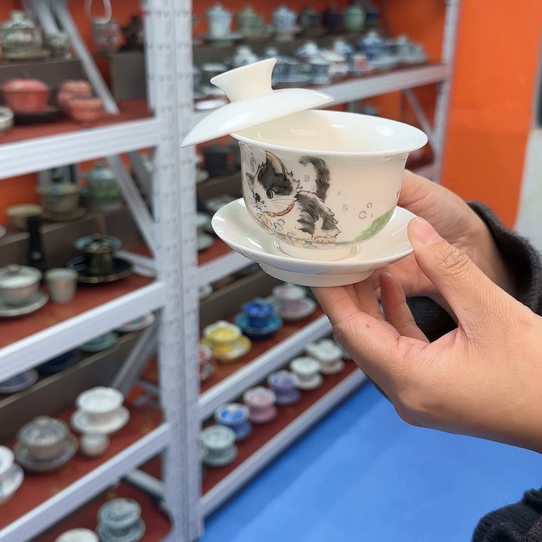 他在这里我很担心她知道