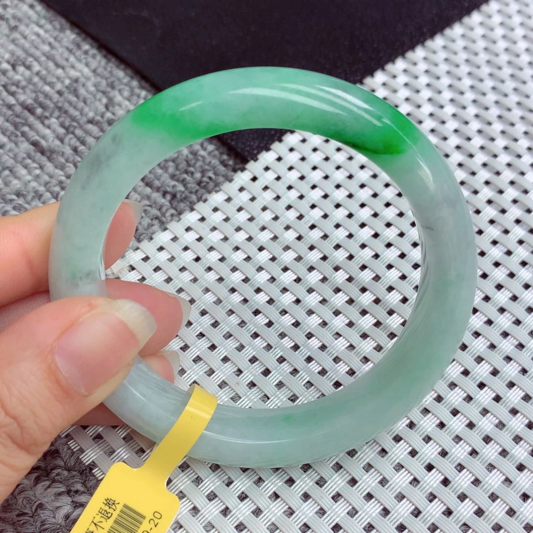 翡翠手镯未镶嵌缅甸