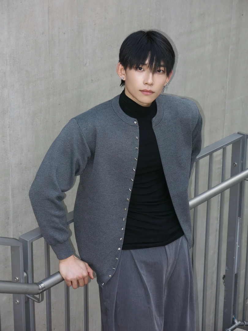 还己Radice 开衫款秋冬纯色金属钉扣廓形针织衫长袖简约休闲保暖