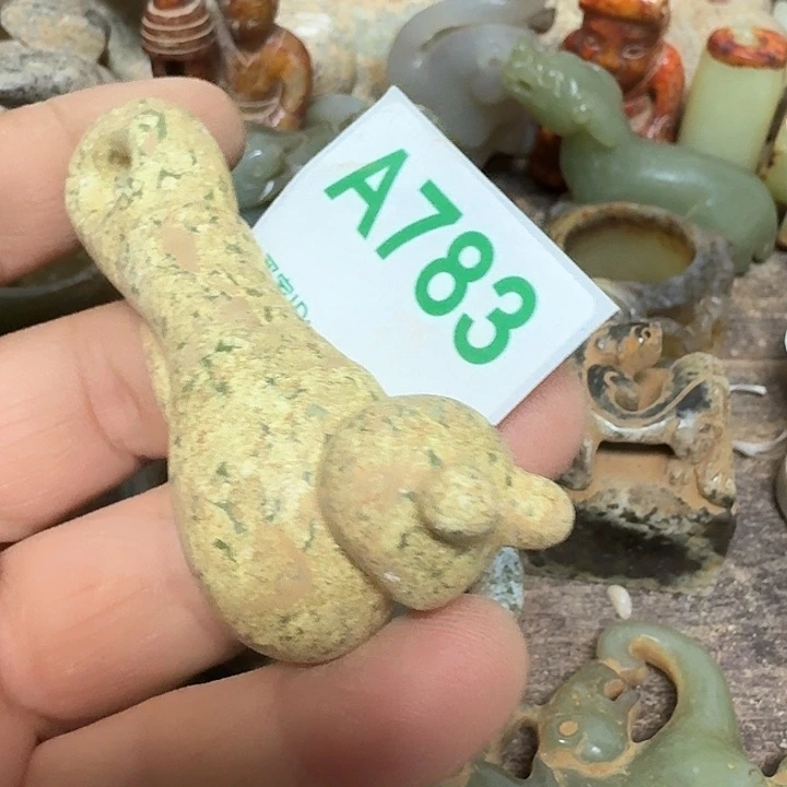 蛇纹石玉颈饰未镶嵌