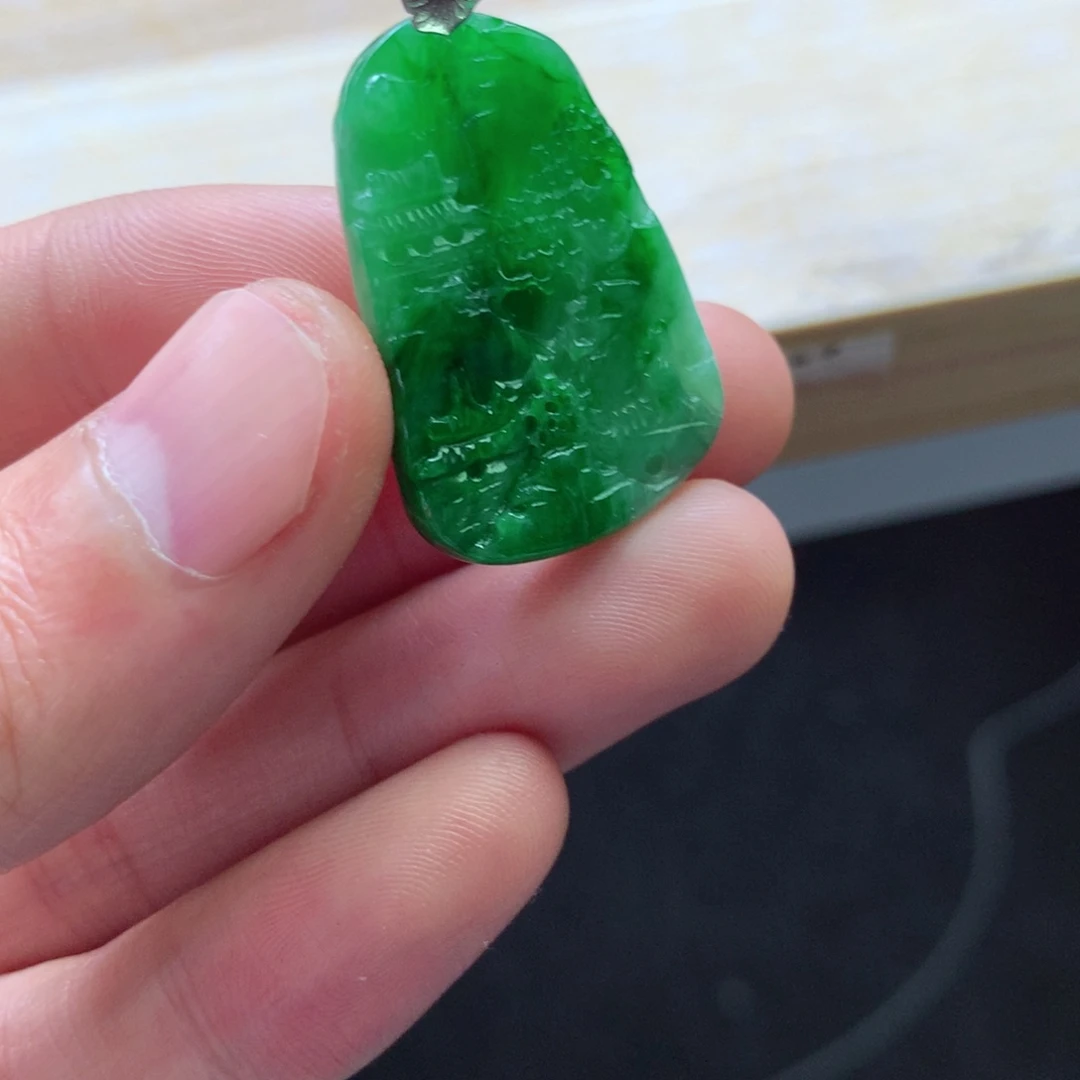 翡翠颈饰18K金镶嵌吊坠