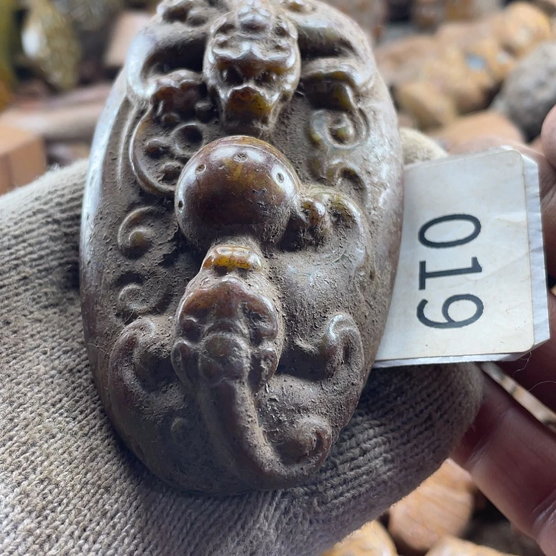 和田玉（糖玉）未镶嵌挂件