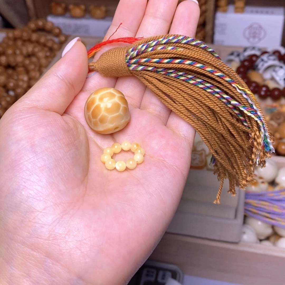 喵***鱼吊坠猴头核桃富甲一方，蜜跑金流苏，加5颗籽