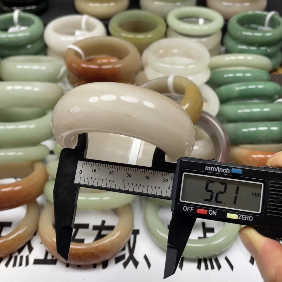 未镶嵌手镯石英质玉