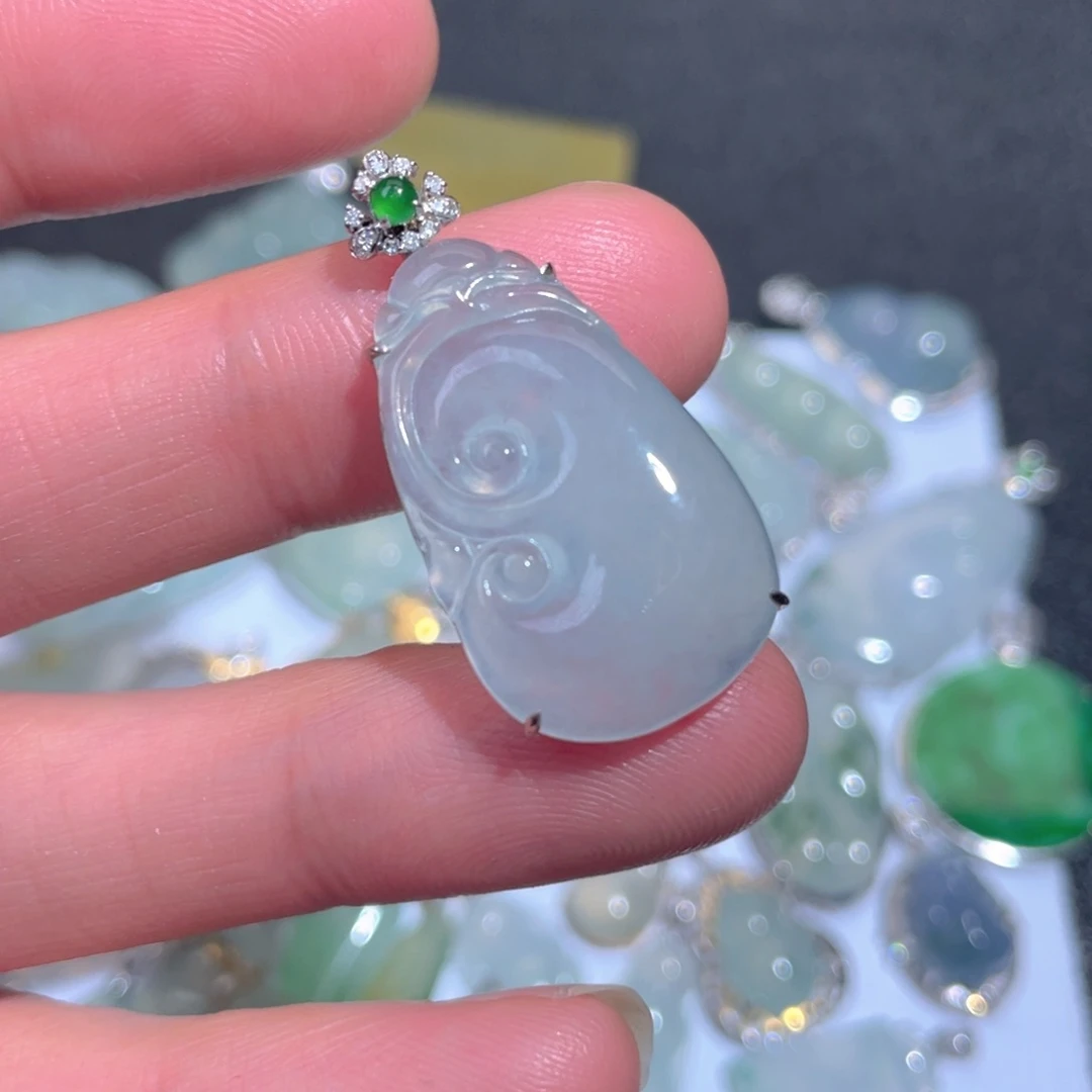 翡翠颈饰18K金镶嵌翡翠