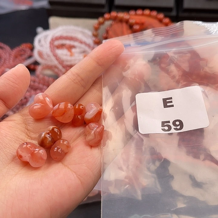 南红玛瑙未镶嵌多样性发货默认微瑕称重8个