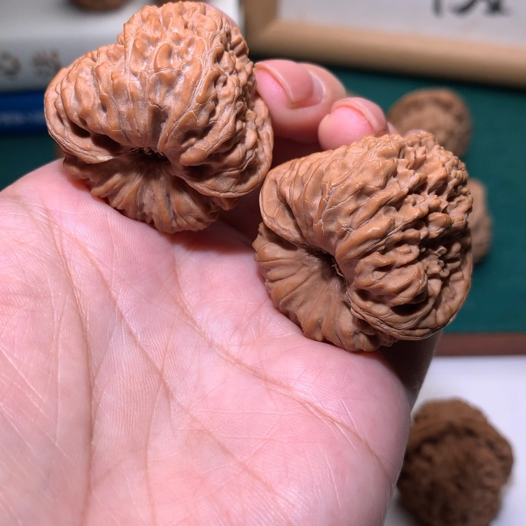 文玩核桃把件平谷凹底
