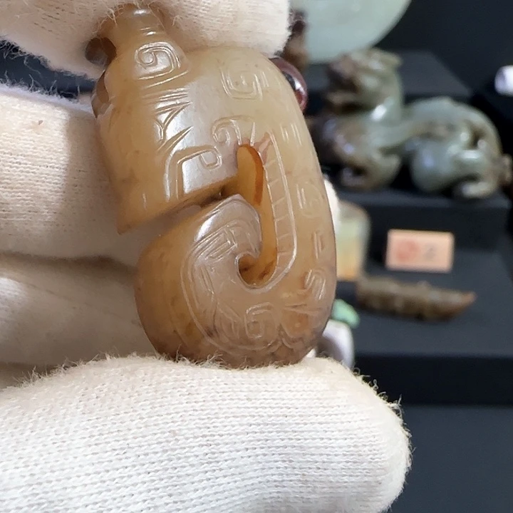 笨***爸颈饰未镶嵌透闪石质玉