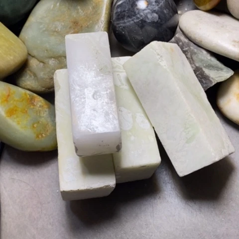 未镶嵌和田玉（糖玉）挂件