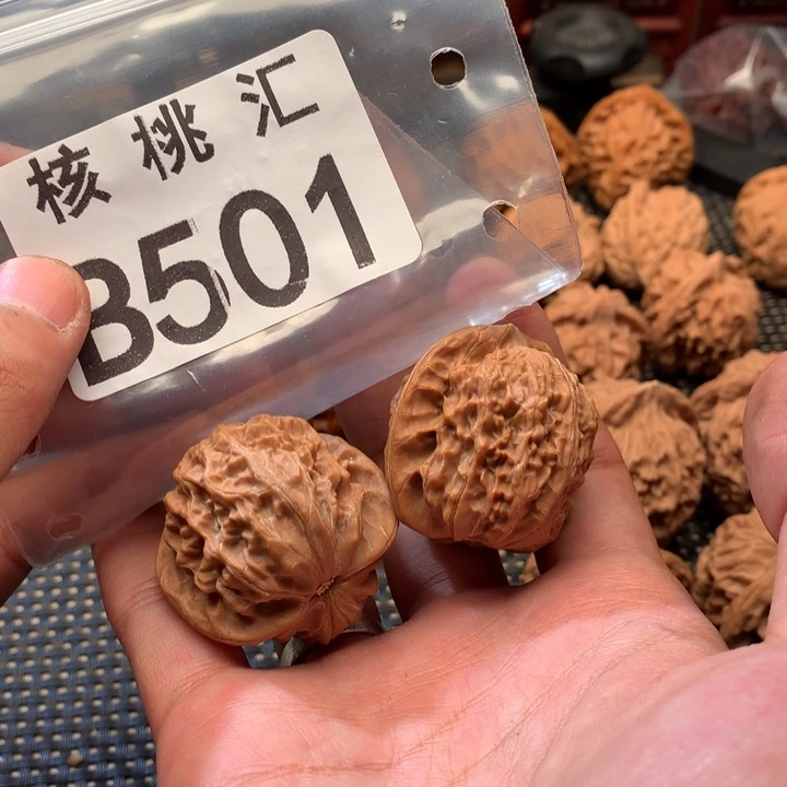 文玩核桃吊坠金麒麟