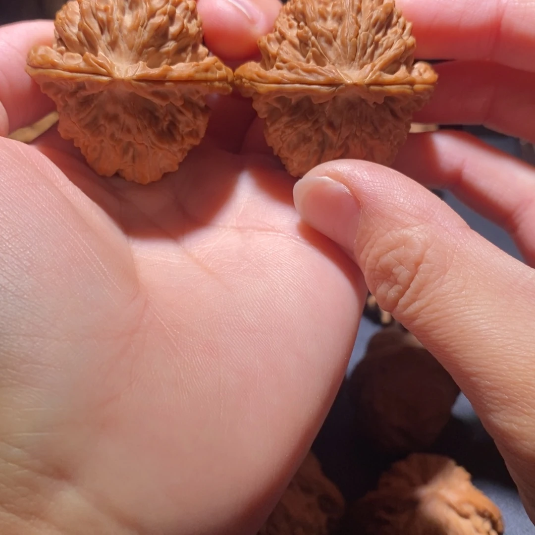 文玩核桃吊坠原桩白狮子