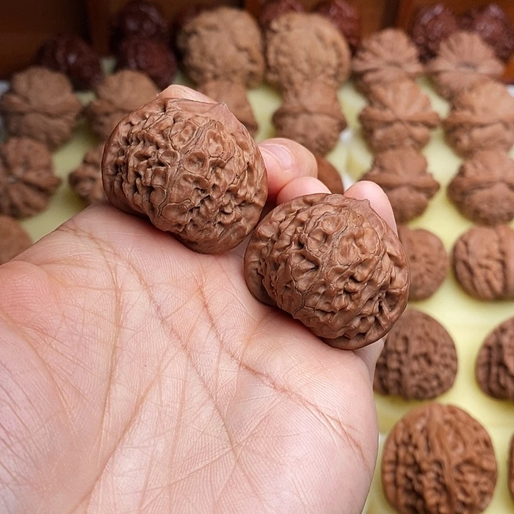 【闪购商品】文玩核桃吊坠36宫灯
