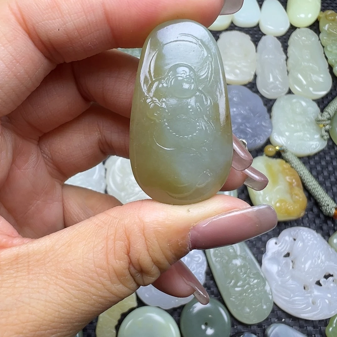 和田玉未镶嵌颈饰卡40