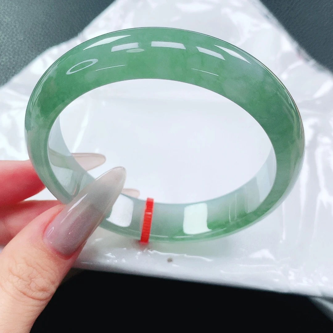 翡翠手镯未镶嵌57圈