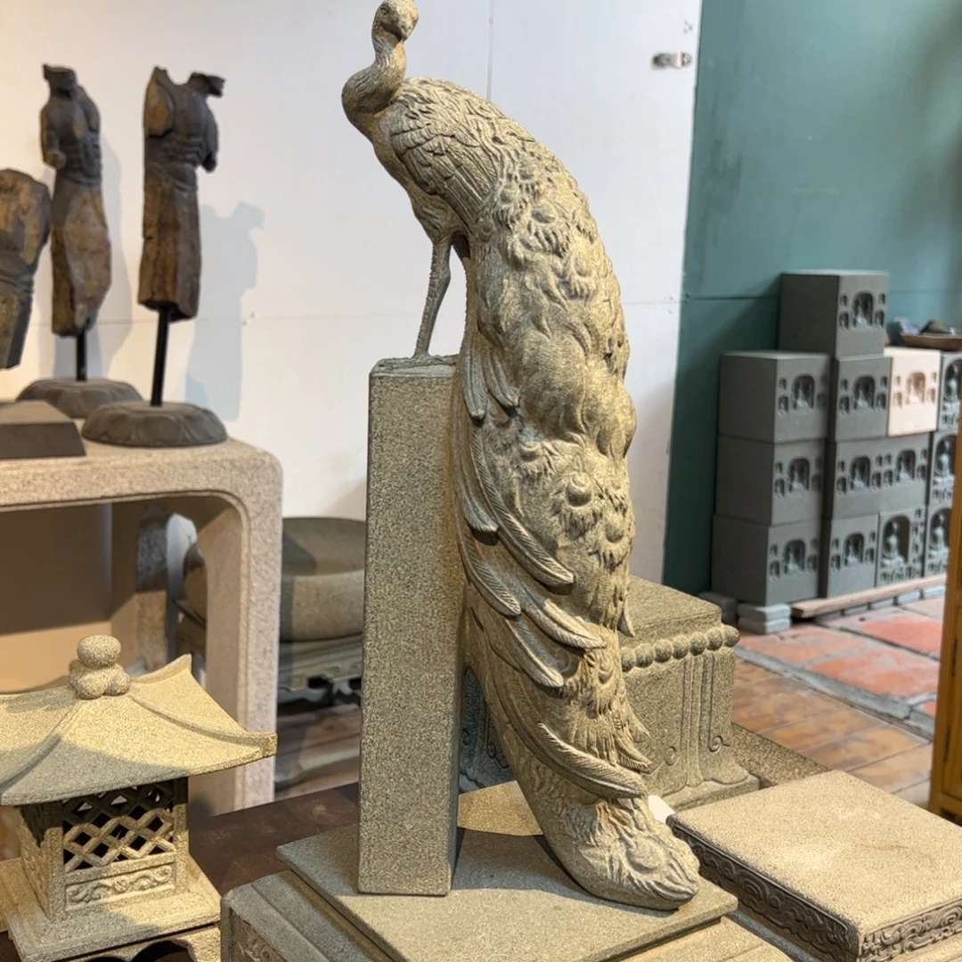 妙***严石材孔雀+鼎盛的底座摆件