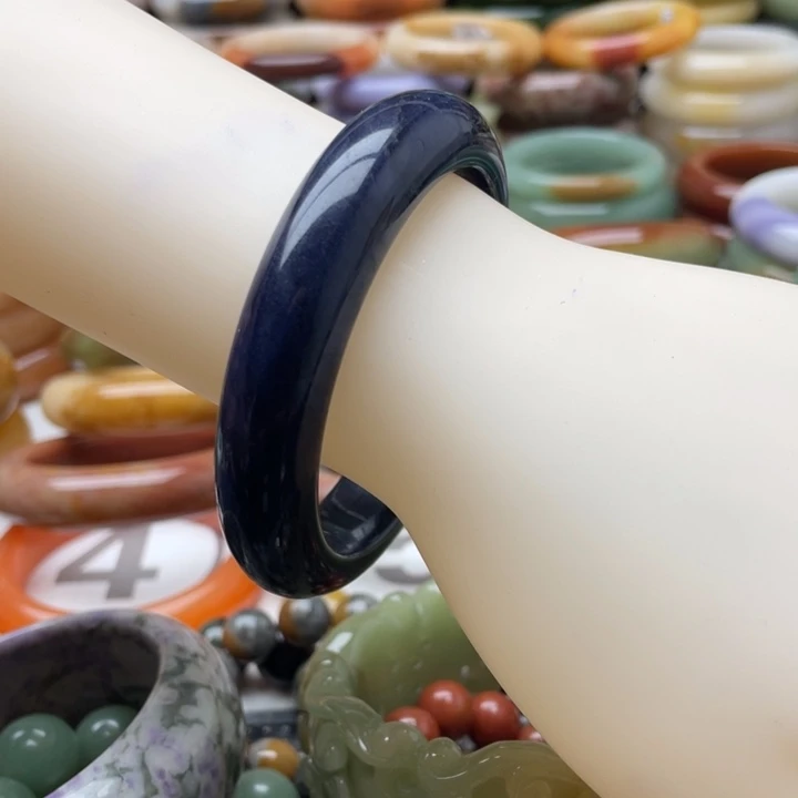 石英岩玉手镯未镶嵌