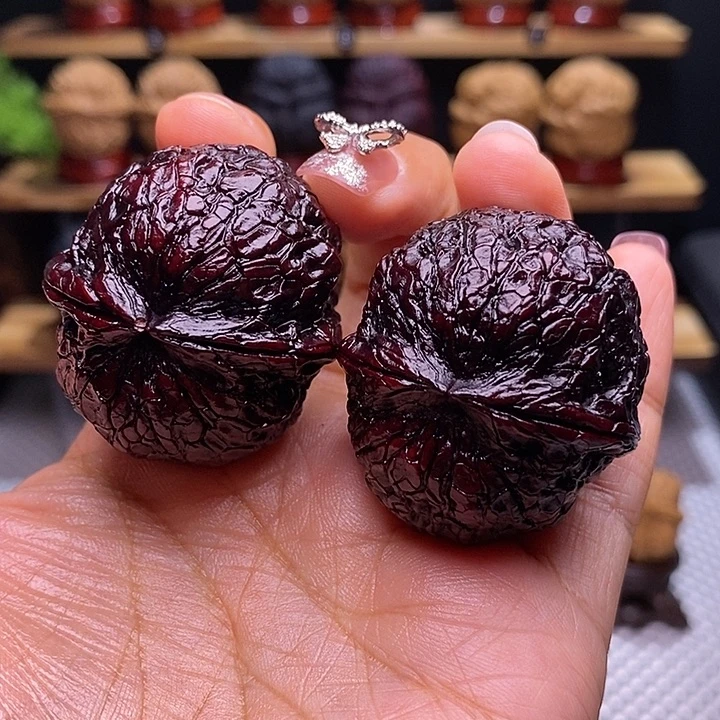 文玩核桃把件七彩金丝绣球尖磕碰15