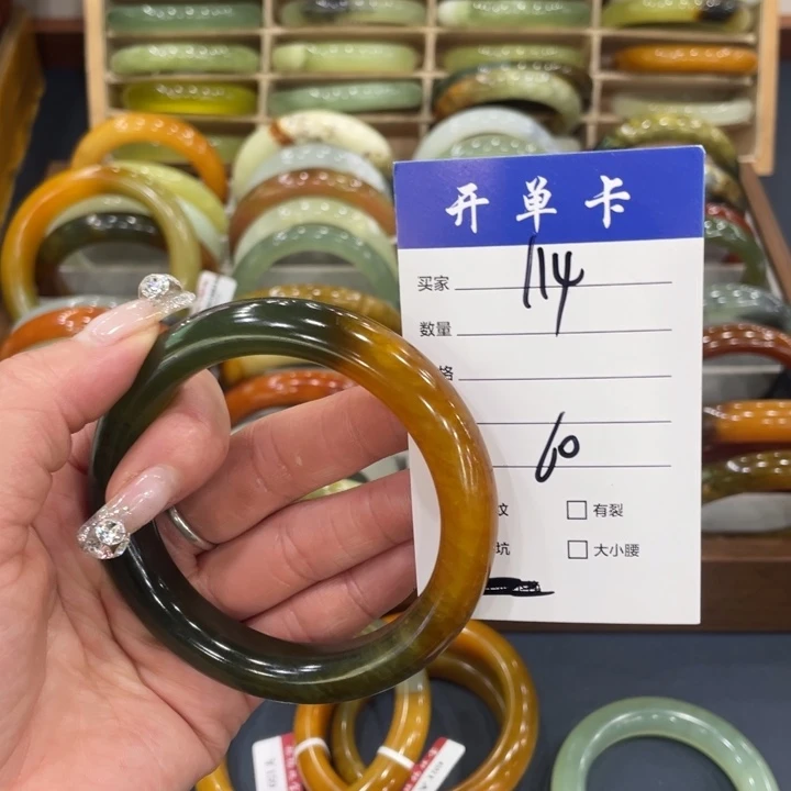 蛇纹石玉未镶嵌手镯