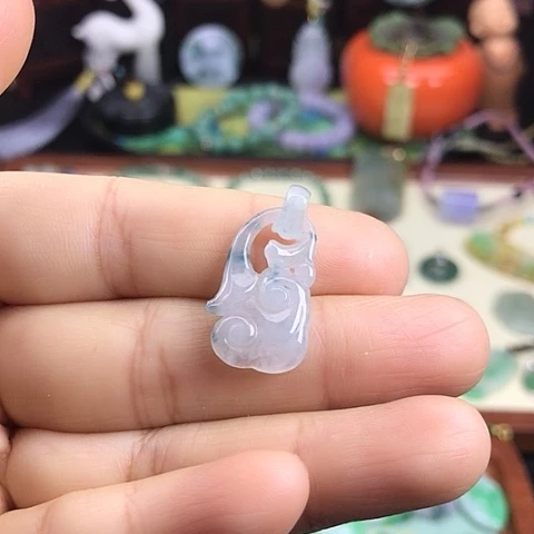 翡翠颈饰未镶嵌飘花如意