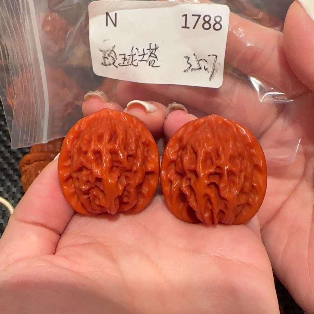返****文玩核桃吊坠玉化玲珑塔35精品