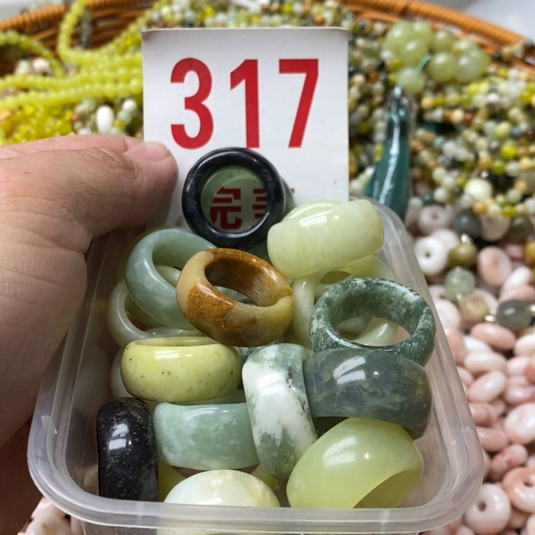 蛇纹石玉挂坠未镶嵌