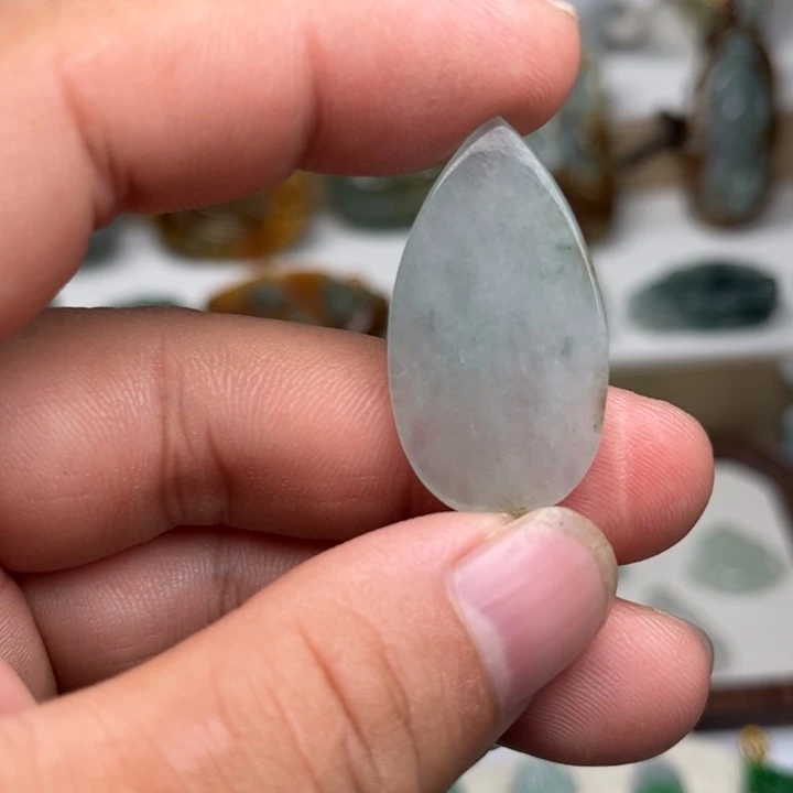 颈饰未镶嵌翡翠水滴