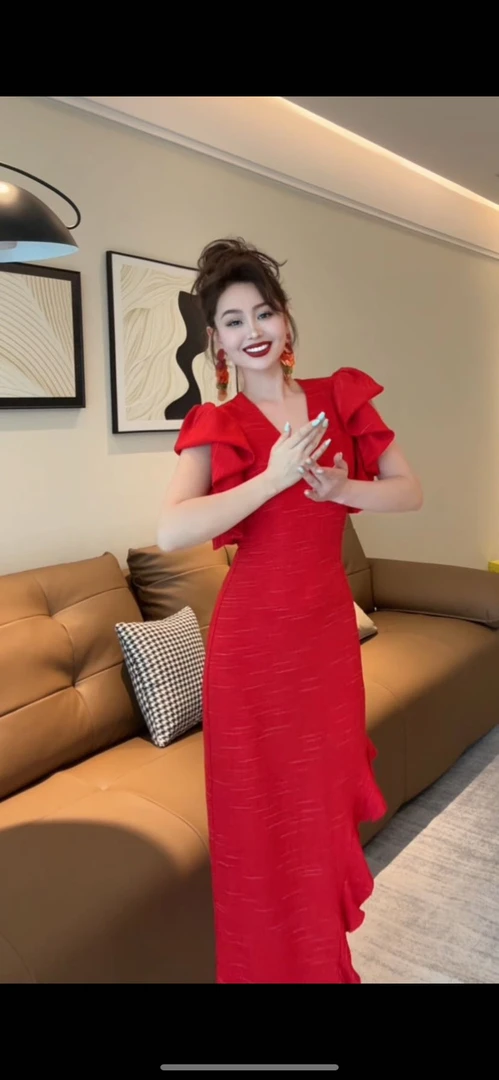 新疆包邮显瘦气质拿捏女神红色连衣裙