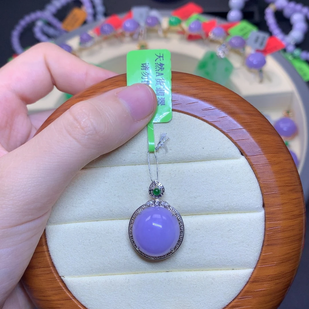 翡翠18K金镶嵌颈饰天然