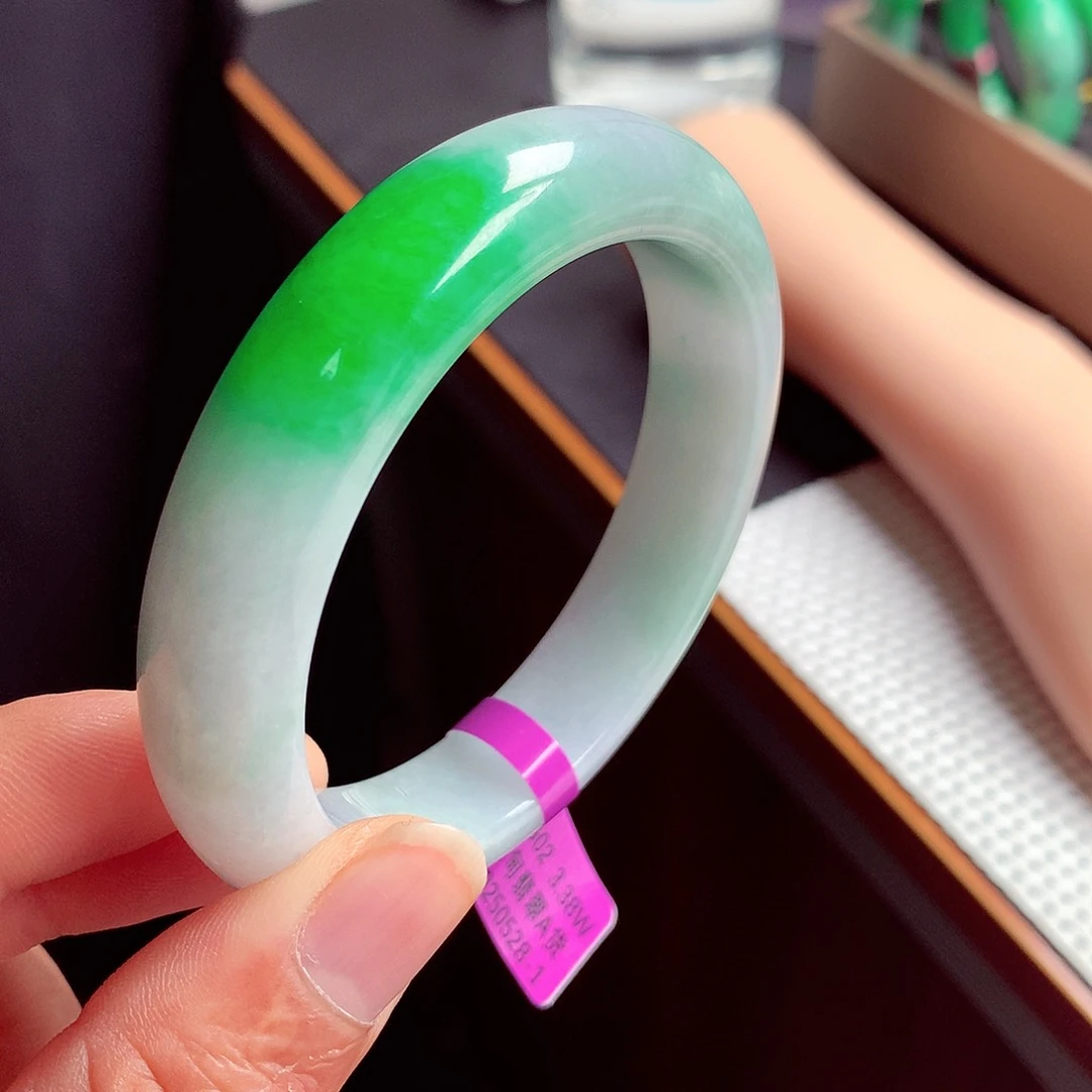 翡翠手镯未镶嵌缅甸翡翠