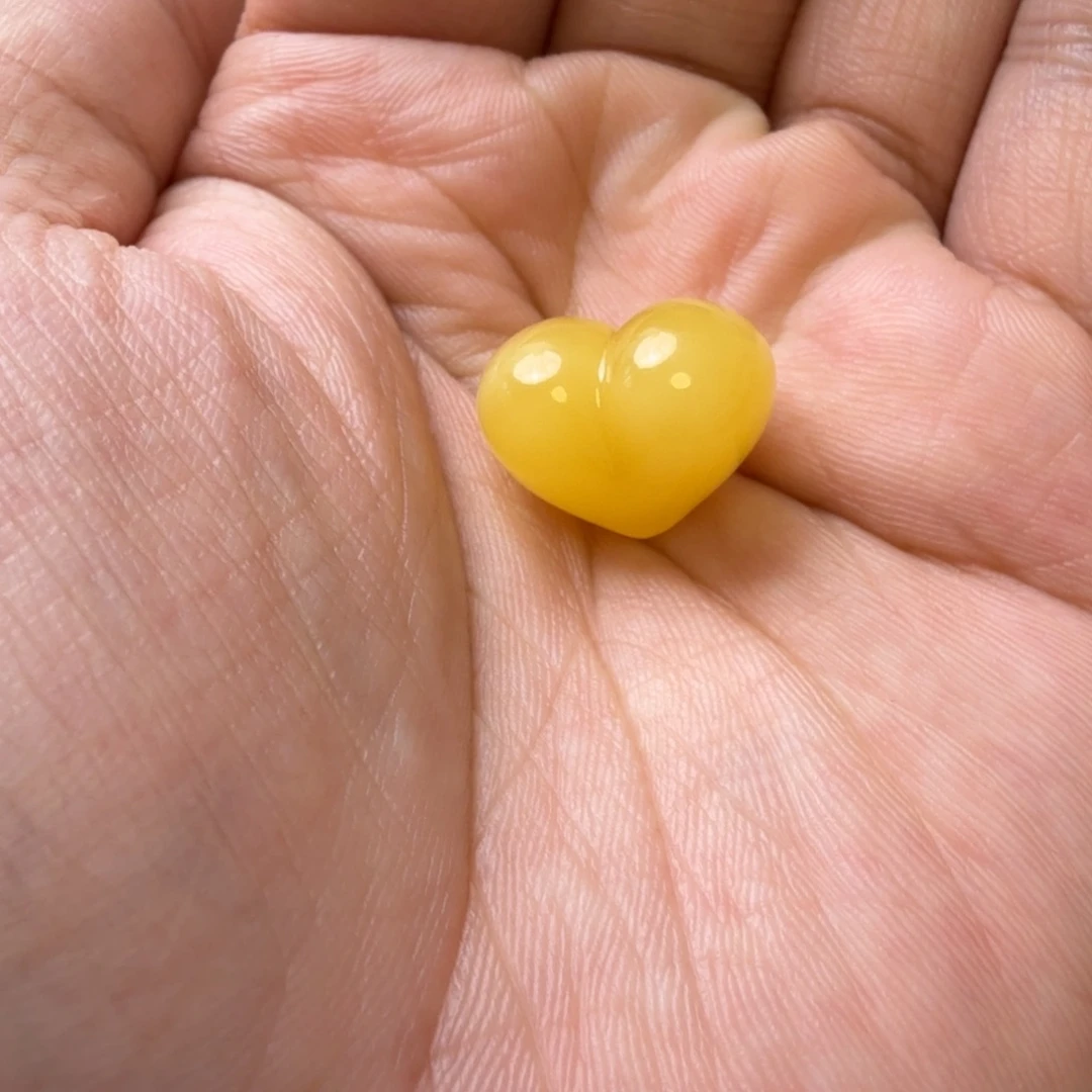 裸石琥珀未镶嵌屁桃