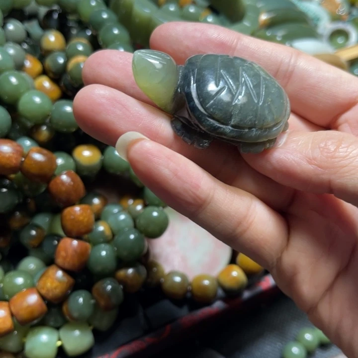 蛇纹石玉未镶嵌颈饰