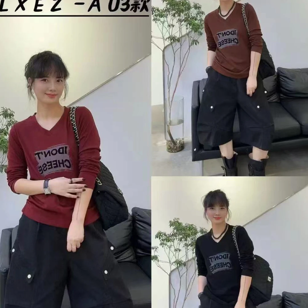 宜美多家 植绒字母显瘦V领褶皱显瘦上衣03