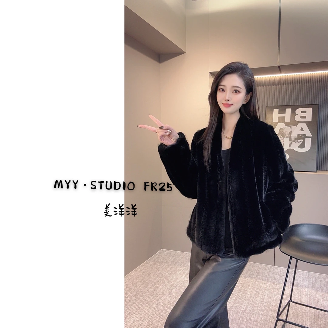 MYY | 黑钻雪镜 2.0 | 短款V领环保短外套 光泽宝嘉美级别外套193