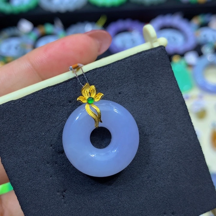 翡翠18K金镶嵌颈饰翡翠