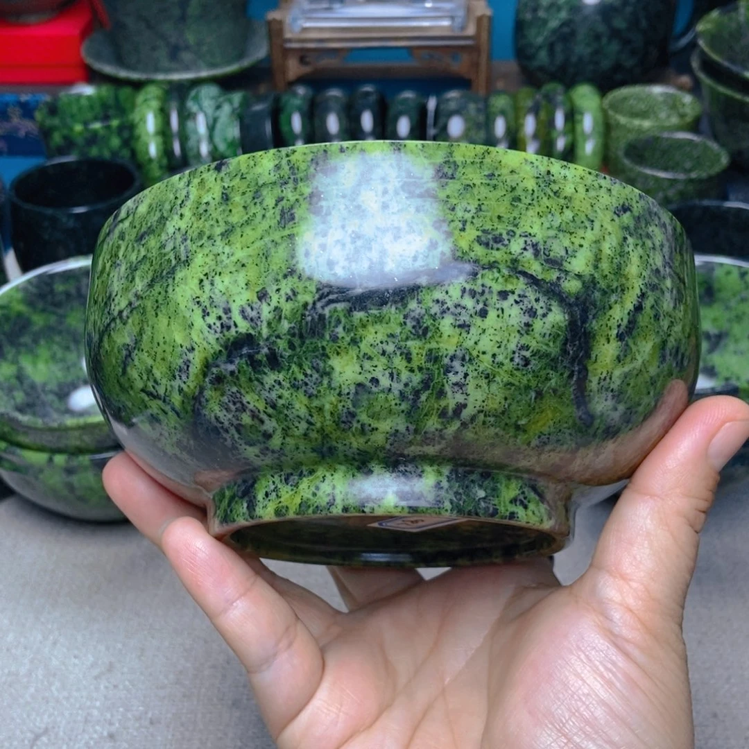 蛇纹石玉未镶嵌钵碗景*