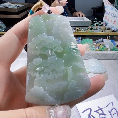 颈饰未镶嵌翡翠一个
