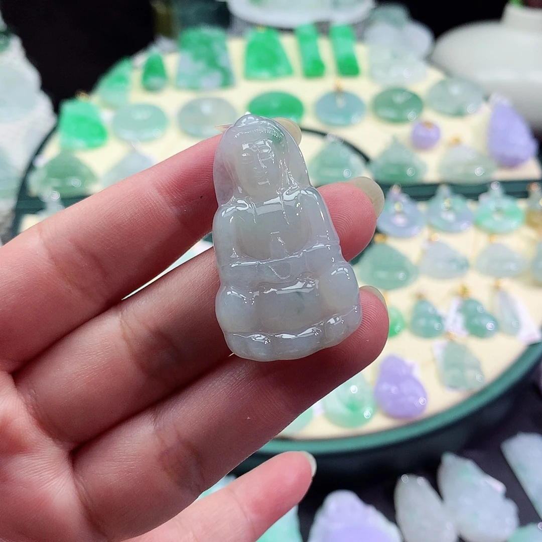 翡翠未镶嵌颈饰观音