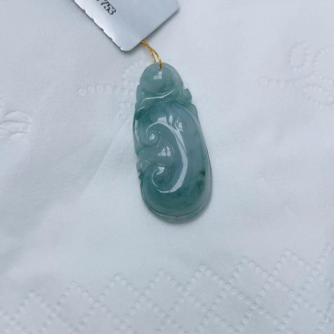 翡翠未镶嵌颈饰如意