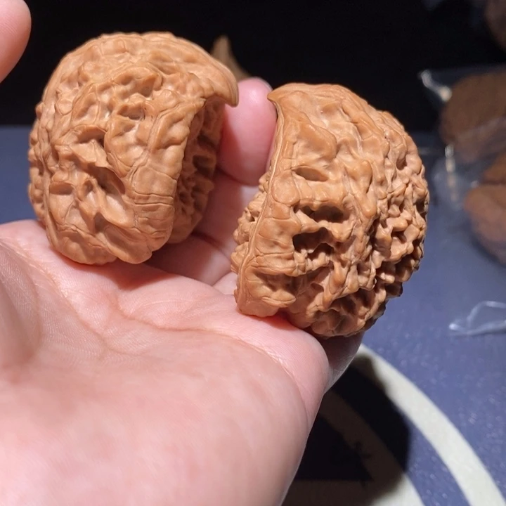 文玩核桃吊坠蛇头聚宝盆