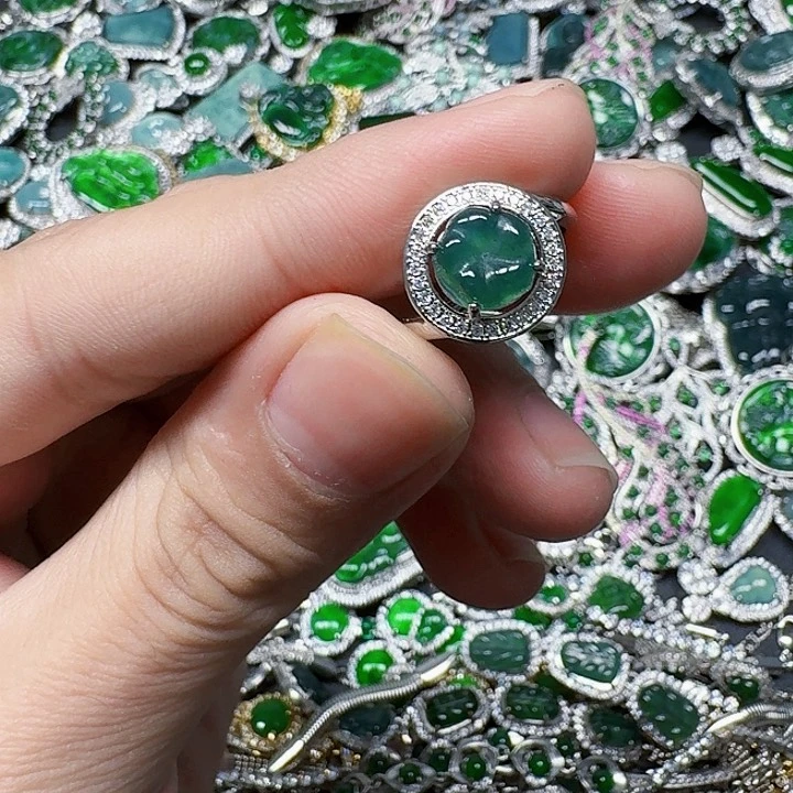 翡翠颈饰未镶嵌天然A货翡翠放漏