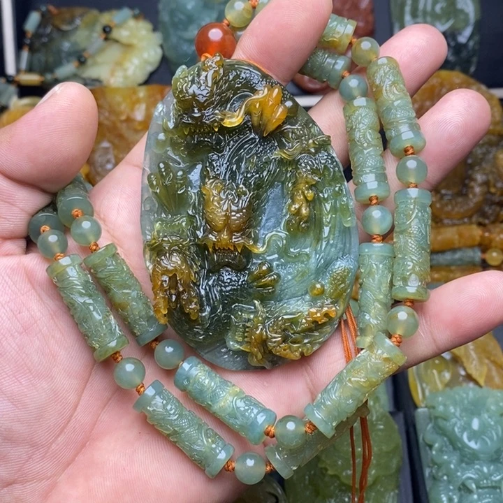 蛇纹石玉未镶嵌颈饰